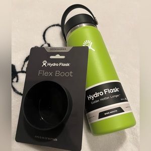 NWT Hydro Flask 20oz BOTTLE with Flex Boot